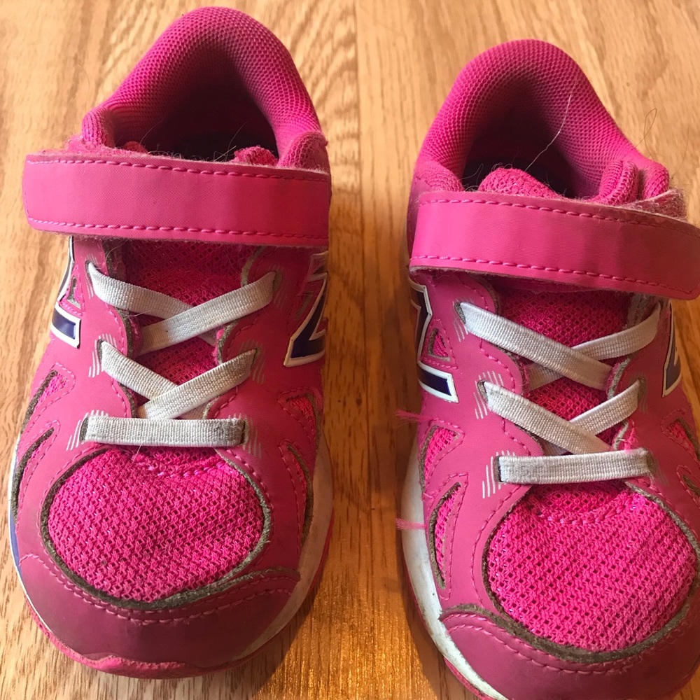 👱🏻‍♀️New Balance SPEED Shoes - Toddler Size 9